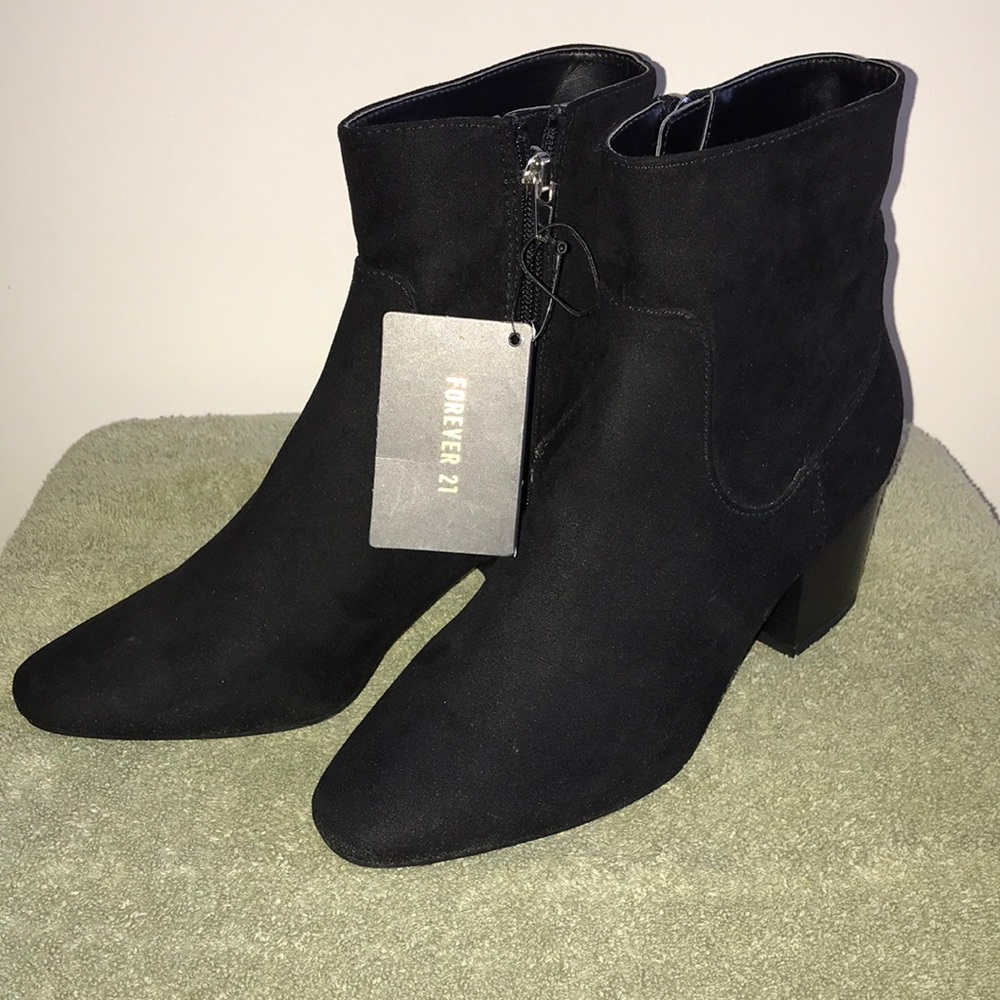 NWT Forever 21 Black Faux Suede Booties